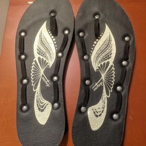 Mohop ribbon sandals